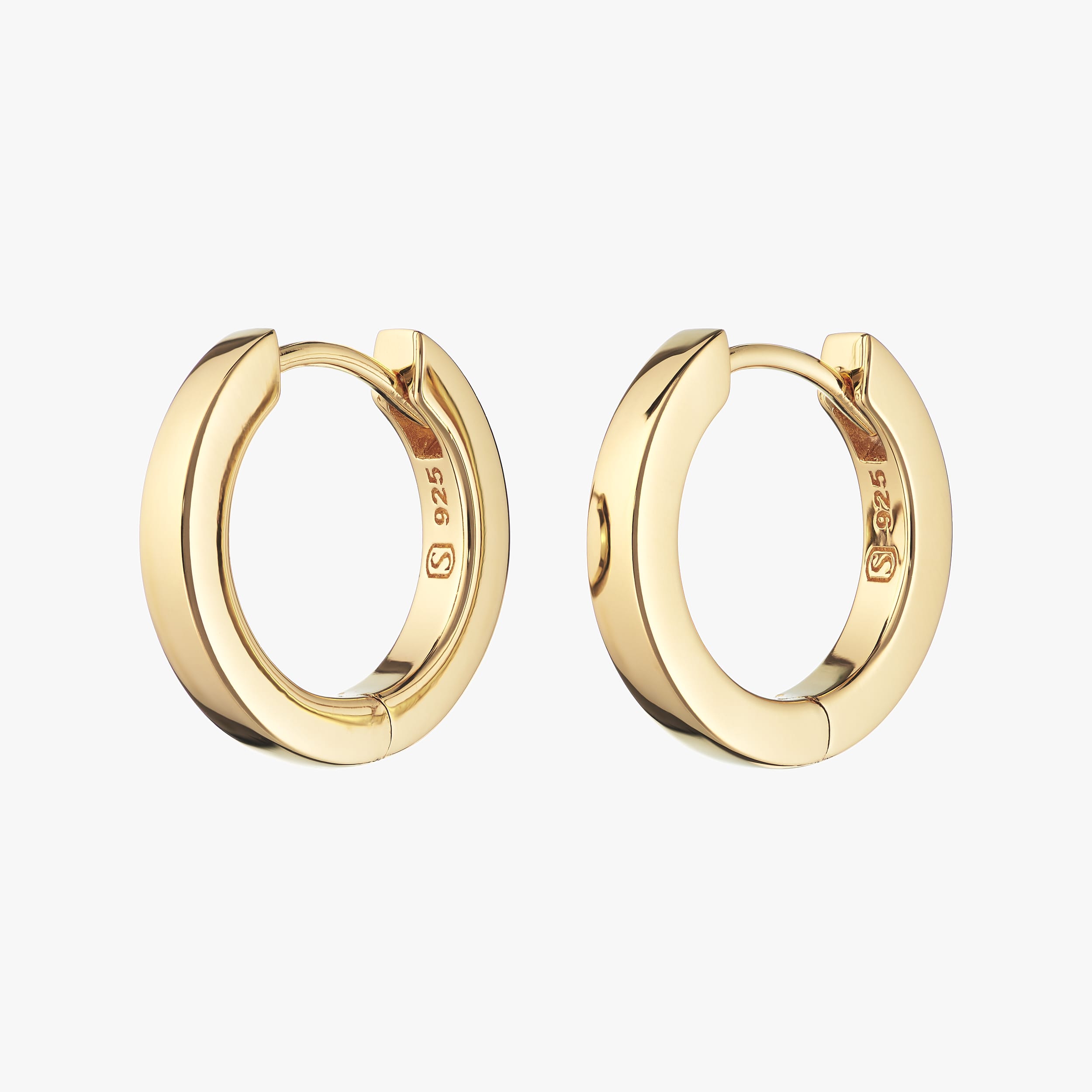 18K gold vermeil huggie hoop earrings. Affordable luxury, tarnish-resistant, and hypoallergenic for everyday wear.